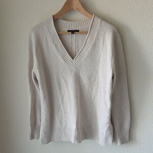 Banana Republic Soft Cream V-Neck Sweater Sz M Neutrals Capsule Minimalist